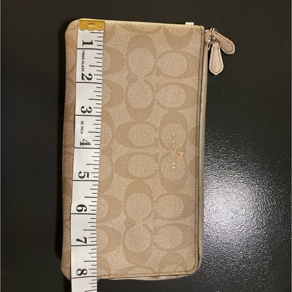 💥Authentic Coach Signature Canvas wallet in excellent condition! 💥 - Picture 9 of 10